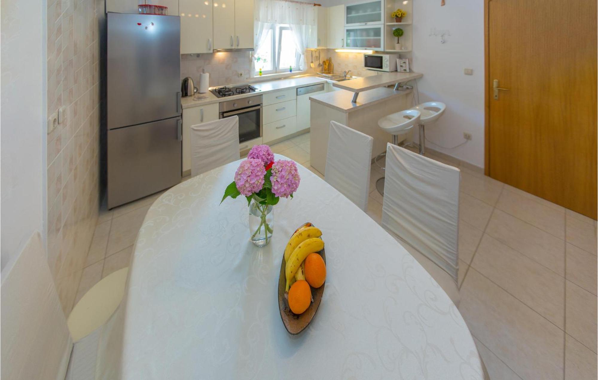3 Bedroom Lovely Home In Plat Mlini Exterior photo