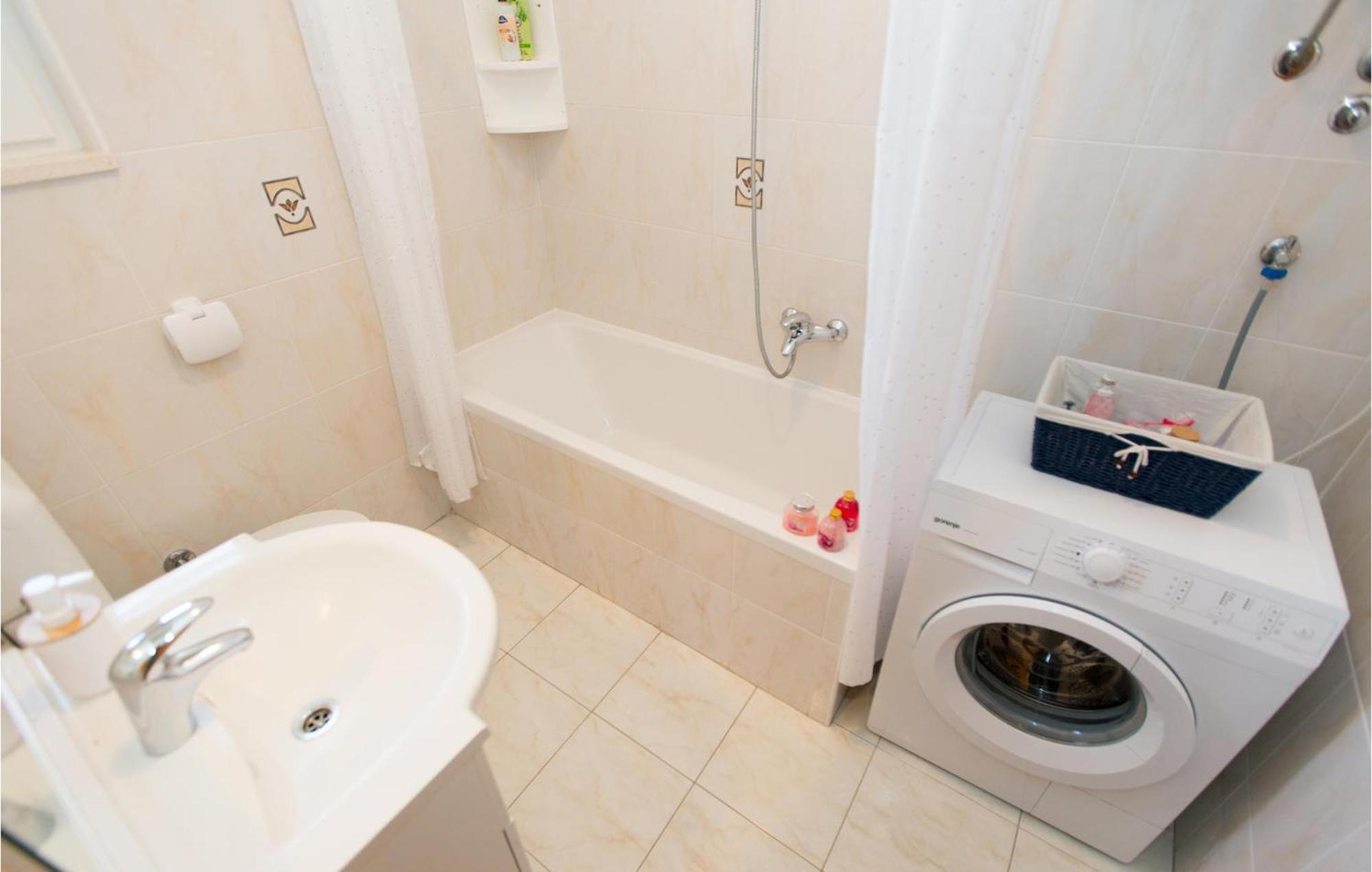 3 Bedroom Lovely Home In Plat Mlini Exterior photo