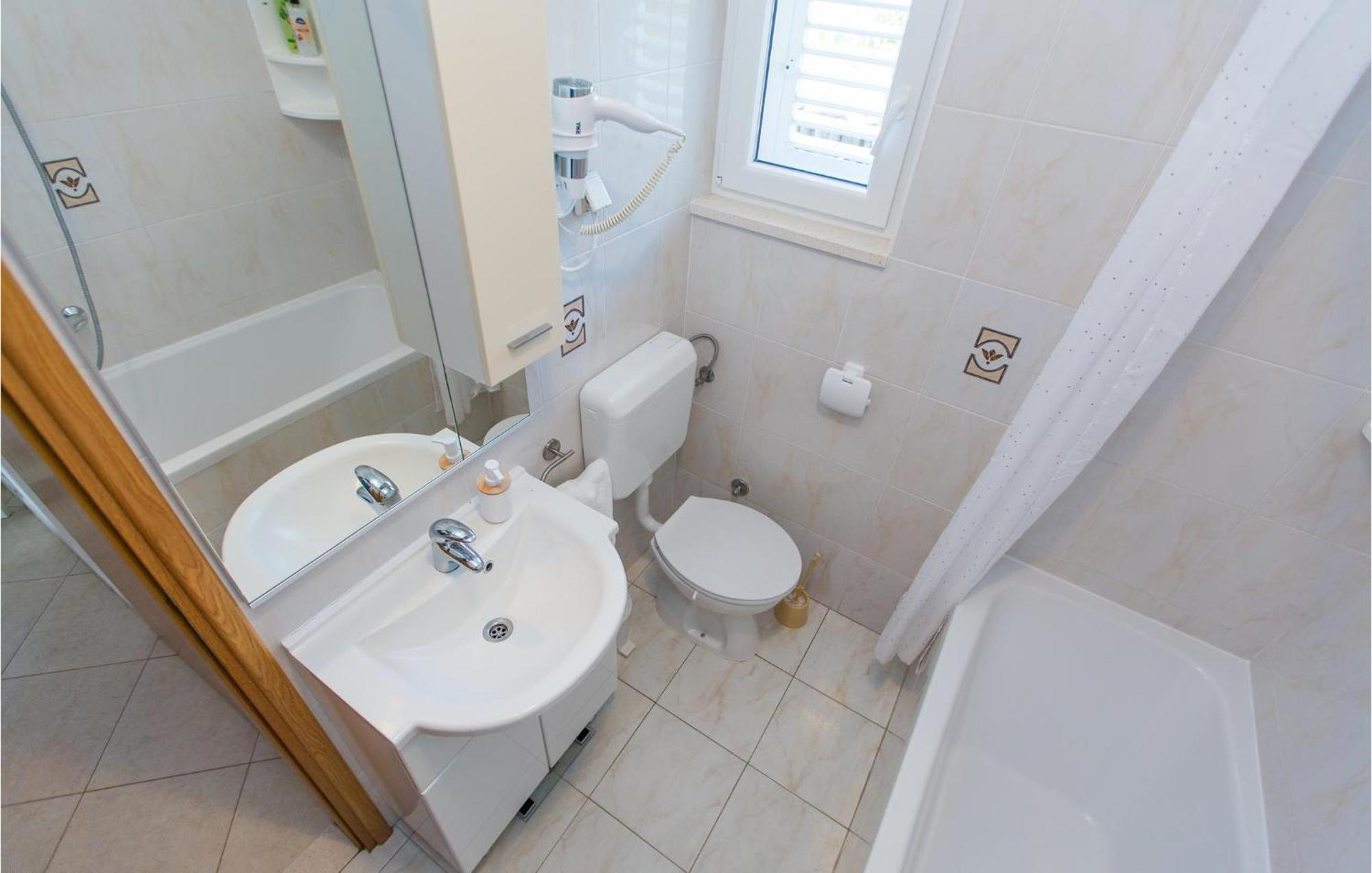 3 Bedroom Lovely Home In Plat Mlini Exterior photo