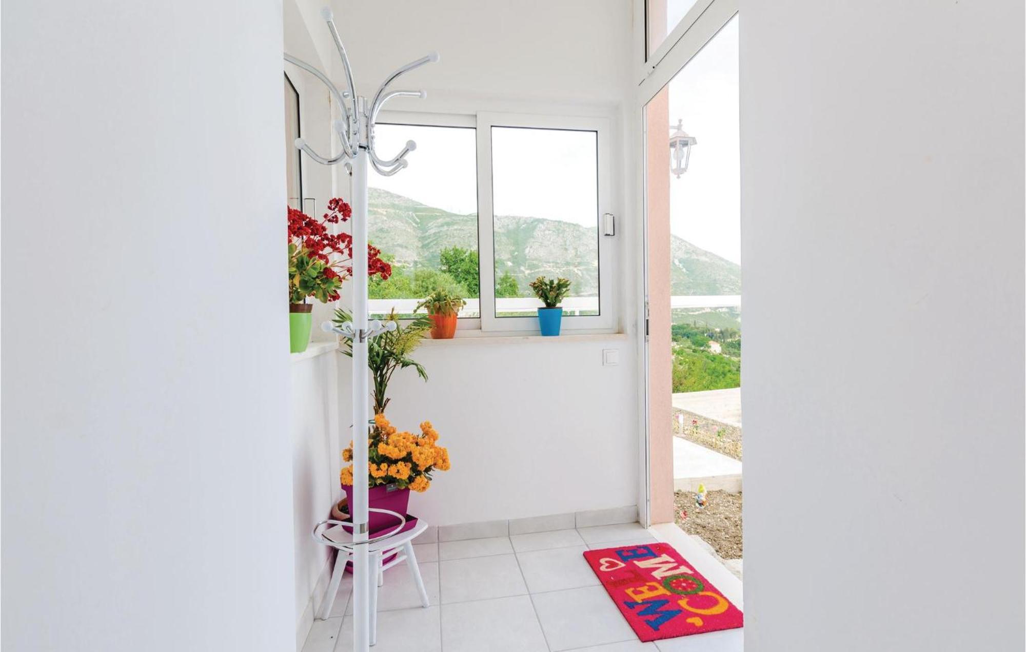3 Bedroom Lovely Home In Plat Mlini Exterior photo
