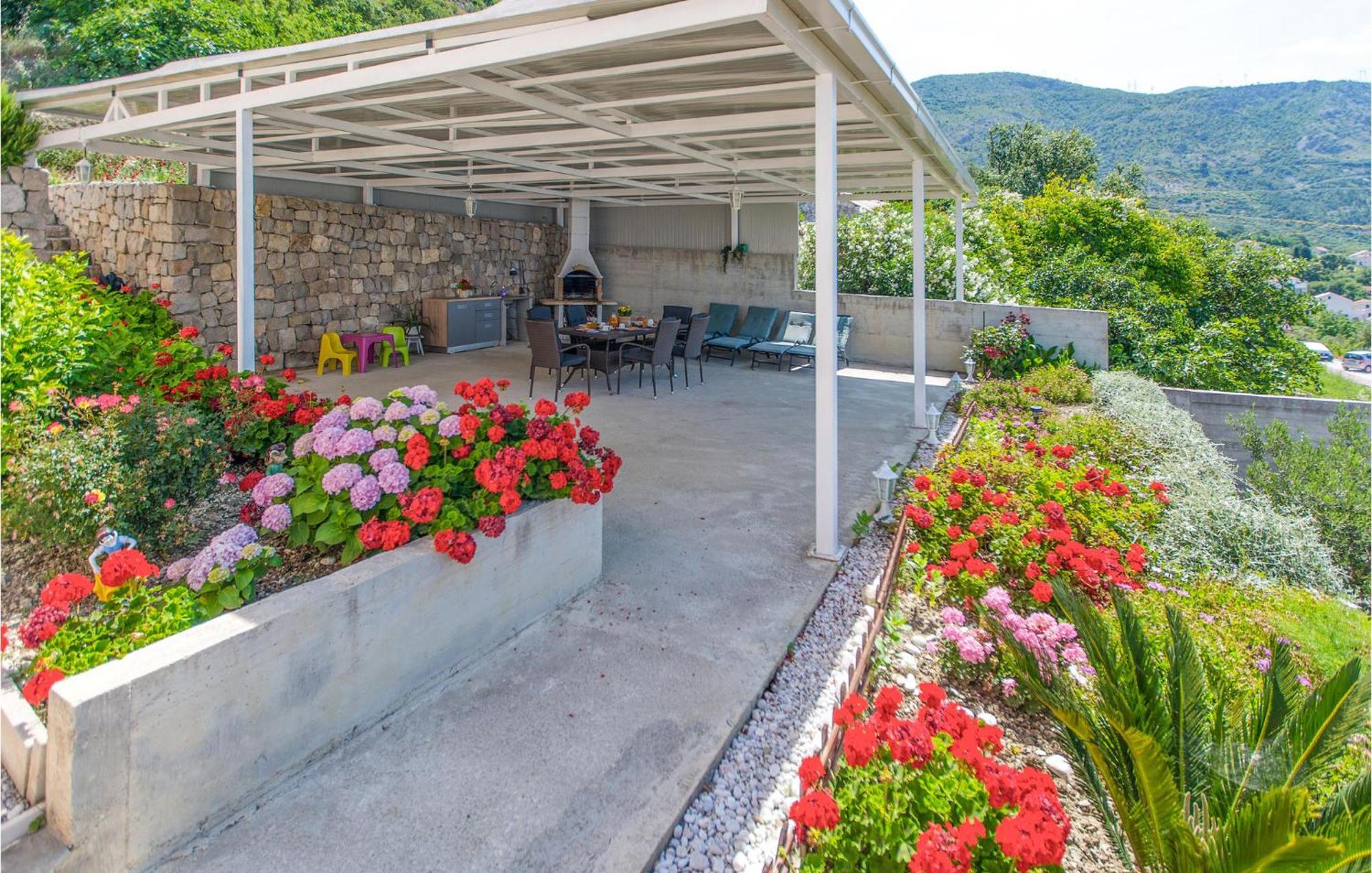 3 Bedroom Lovely Home In Plat Mlini Exterior photo