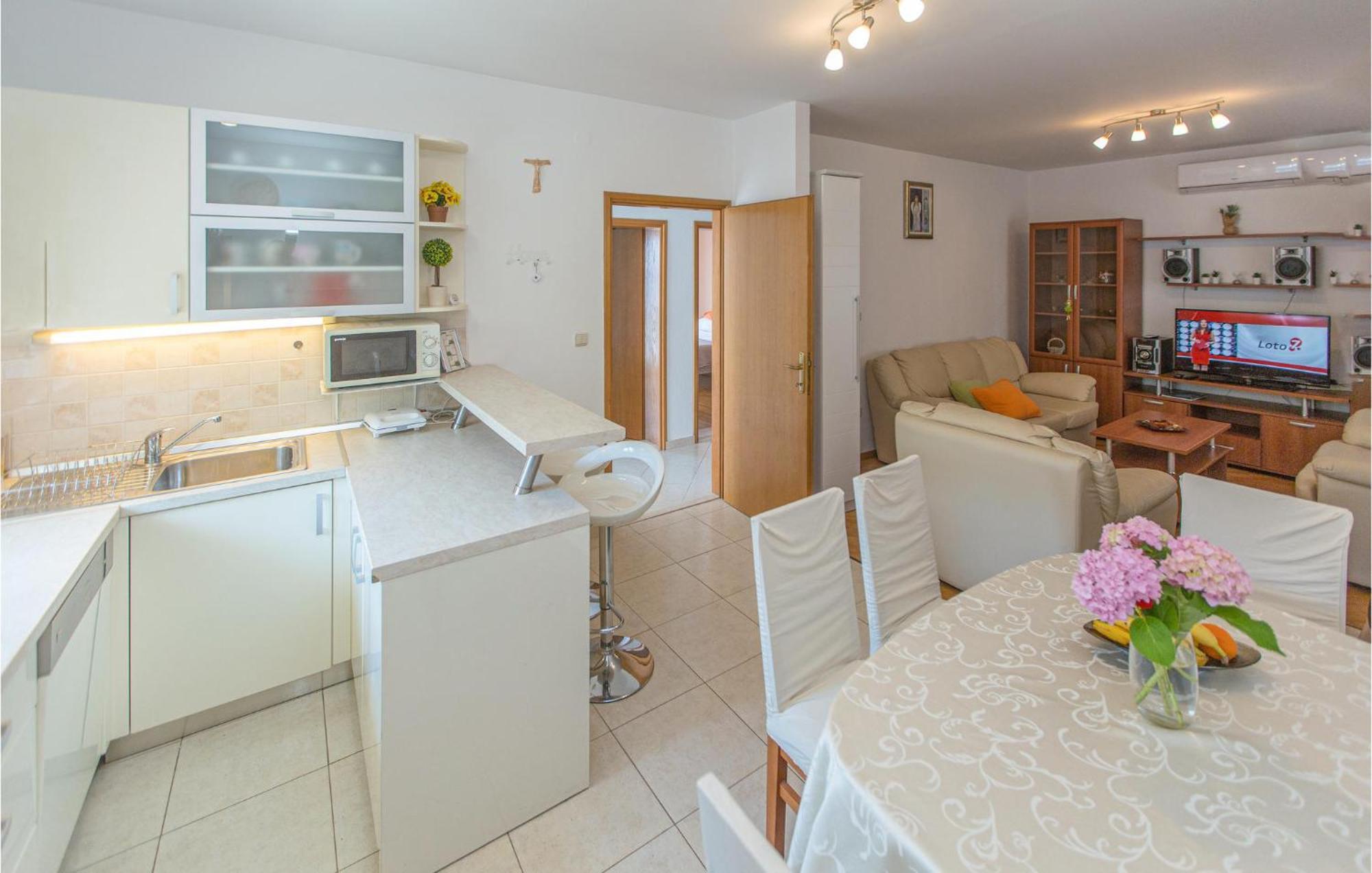 3 Bedroom Lovely Home In Plat Mlini Exterior photo